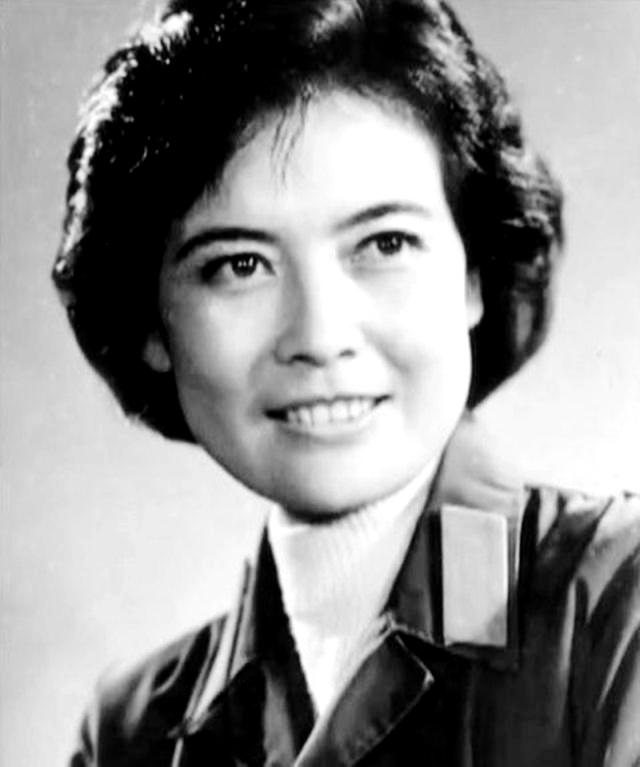 她出道便主演《地雷战》《苦菜花》《侦察兵》,但天妒红颜,遗憾