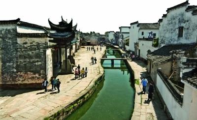 电视剧《天仙配》在安徽省黄山市徽州区潜口镇唐模村拍摄的