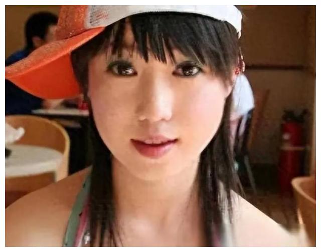 “最美裸模”张筱雨，22岁就拍了21套私密写真，40岁仍孤身