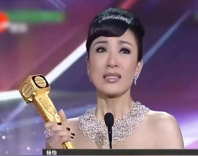 杨茜尧错失“视后”,回巢撑场TVB,却成了万千星辉的“遗珠”