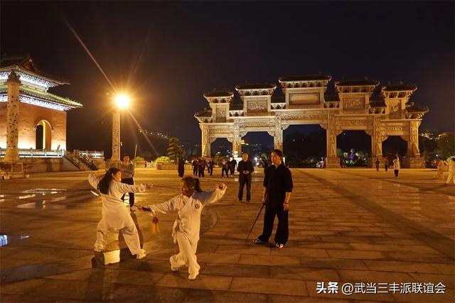 练太极拳2、3年后,为何很多人都会偷偷去学武当太极剑和玄门剑?