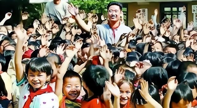 丛飞：资助183个“白眼狼”，妻子被砸死，他的经历你无法想象