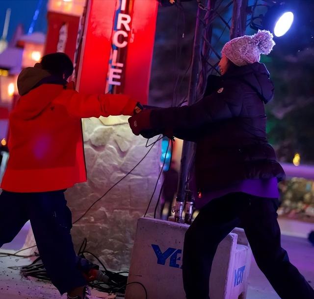 55岁刘若英罕见携儿子现身，9岁帅气又瘦又高性格开朗，星范十足