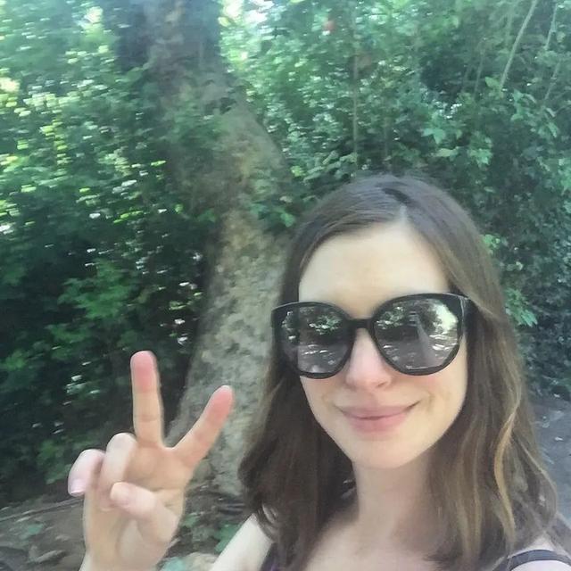 “人间尤物”安妮海瑟薇原来是个逗比？网友：哈哈哈一张嘴全破灭