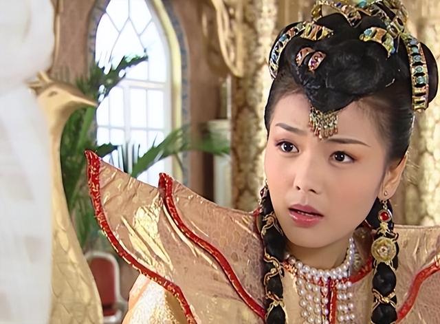 尴尬！刘涛走光事件引网友热议，公众希望明星把握形象与尺度平衡