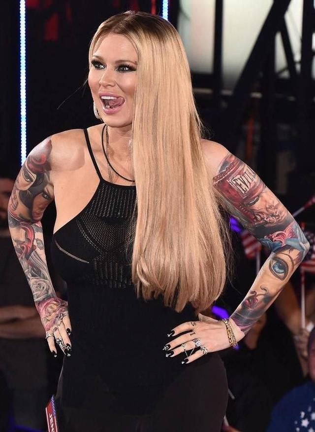 “色情女王”詹娜·詹姆森:医院住了9个月,被告知活不了多久