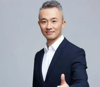 曝主持人程雷患肝病去世，年仅51岁，本尊晒合影回应，近况被曝光