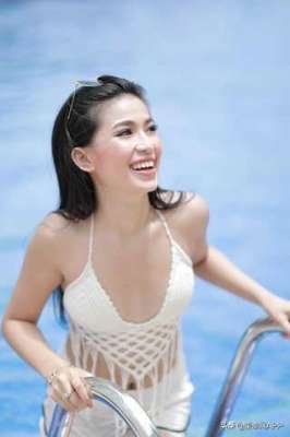 美女泳照(柬埔寨女星泳照曝光，傲人身材引网友关注)