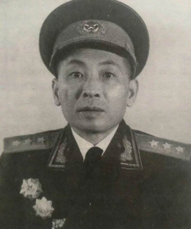 团参谋长廖政国怒斥叶飞多次违抗陈毅命令，叶飞笑言：违抗就对啦