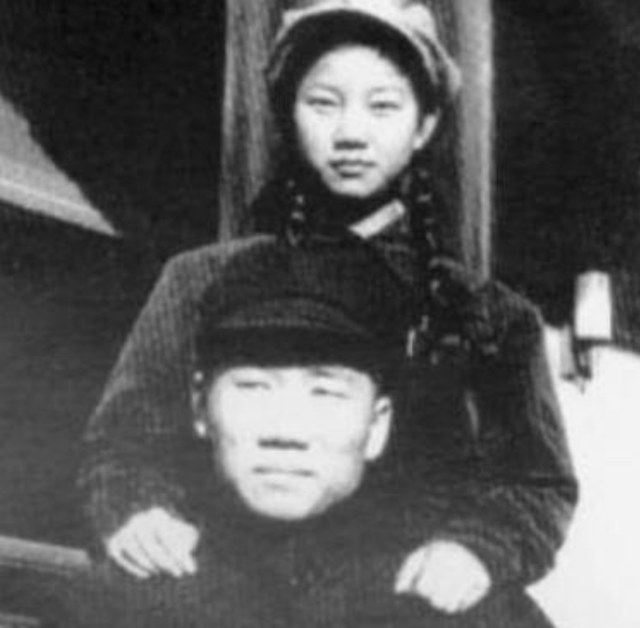 22年毛主席儿媳刘思齐去世，李敏李讷未出席，来了位“神秘人物”