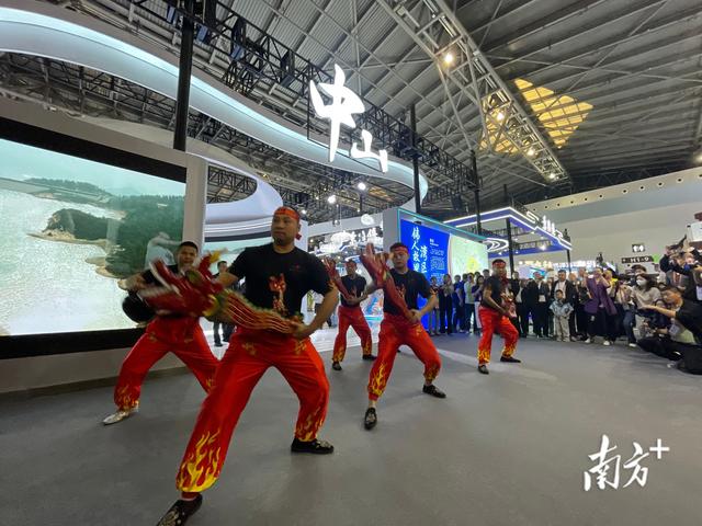 “醉龙”起舞，粤韵悠扬，媒体关注中国品牌博览会中山日活动