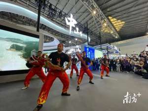 醉龙(“醉龙”起舞，粤韵悠扬，媒体关注中国品牌博览会中山日活动)