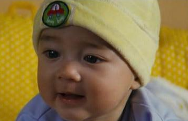 还记得《宝贝计划》里的小婴儿吗？曾与成龙搭档，后来怎样了