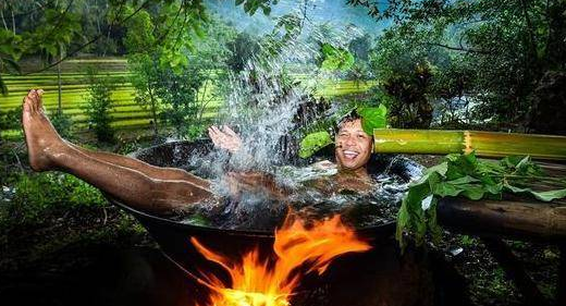 世界上一种奇葩洗浴方式：用铁锅炖自己，没几个人敢轻易尝试