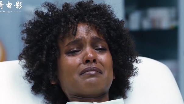 一部话题敏感的欧美片，将非洲女性的难言之隐，展现得淋漓尽致
