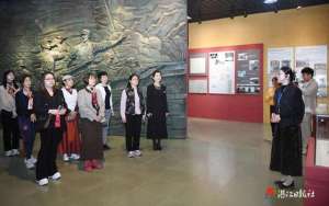 姐妹同心(“粤港澳姐妹同心 携手打卡广东红”活动在湛江开展)