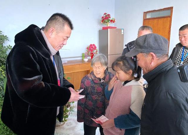 无棣志愿者走访贫困户 真情关爱暖人心