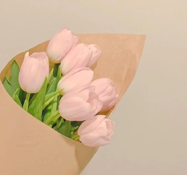 不管是夫妻还是情人，总觉得爱不够的，永远都是这种男女