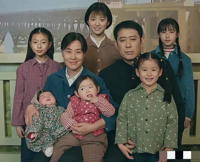 49岁陆毅和46岁李晨的同框照，清爽和油腻的差距一目了然！