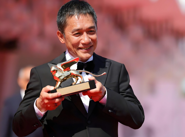 38岁和张曼玉因戏生情，46岁和刘嘉玲结婚，梁朝伟到底更爱谁