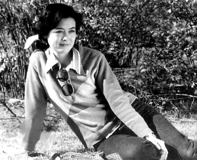 她出道便主演《地雷战》《苦菜花》《侦察兵》,但天妒红颜,遗憾