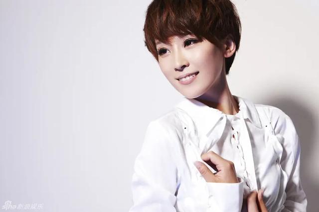 吴京妻子谢楠:原是主持人,为丈夫放弃工作,曾倾家荡产支持吴京