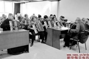 世间始终你好简谱(手风琴泰斗的十年一课)