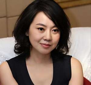 闫妮前夫邹伟(闫妮离婚20年，为何很少提到前夫？直到看到邹伟的职业后就明白了)