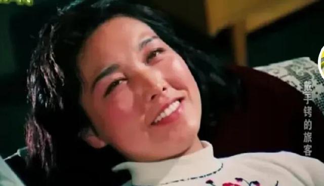 记得《戴手铐的旅客》中的她吗？