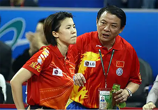 国乒前功勋主教练李晓东现状：曾与王楠闹翻，女儿远嫁奥地利