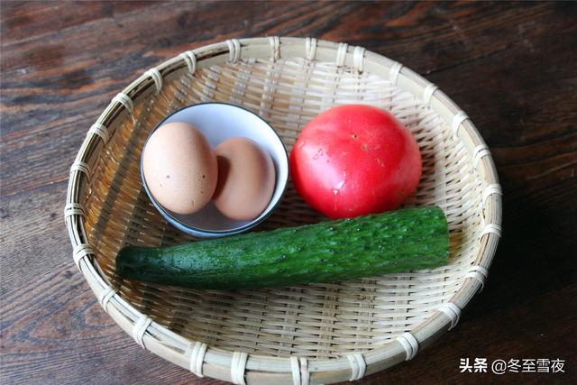 分享一道东北甩袖汤的做法，颜色诱人味道鲜美，教你正宗家常做法