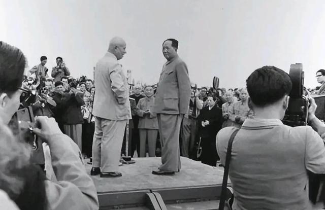 赫鲁晓夫 1954 年访华，送大礼许诺援助，后关系为什么会破裂？