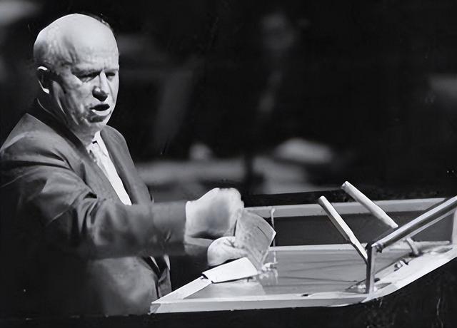 赫鲁晓夫 1954 年访华，送大礼许诺援助，后关系为什么会破裂？