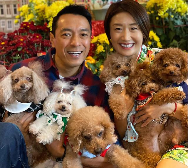 姜皓文庆祝结婚22年，表白爱妻：你开心我便安心！妻子曾拒绝生娃