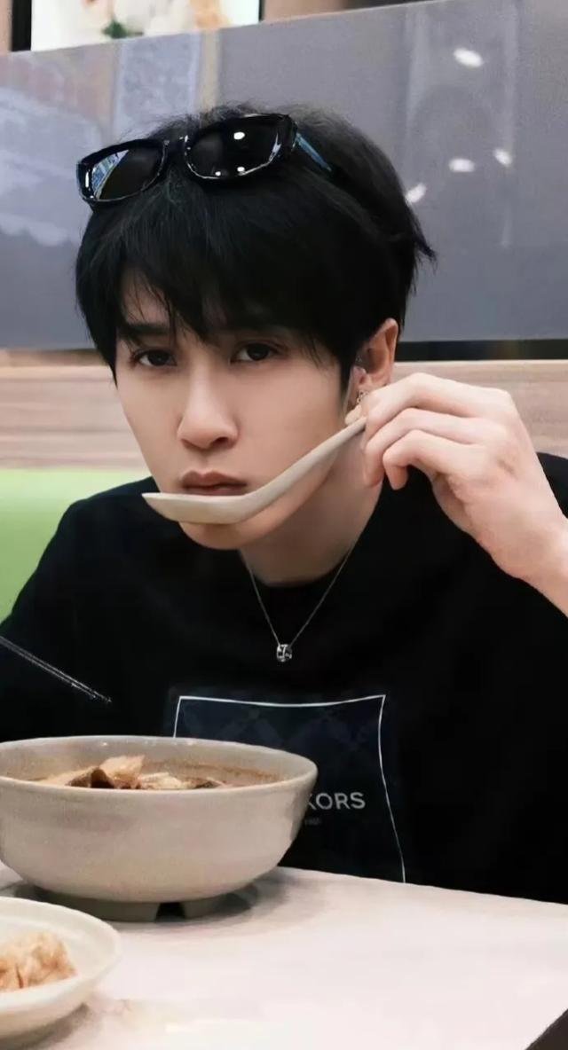 “32岁蛊王”檀健次：9岁学艺，12岁夺冠，他的成名史火了！