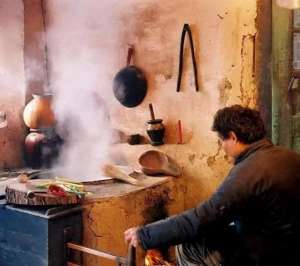 刘秀梅(1990年，订娃娃亲的未婚妻考上大学要退婚，我扛起铁锹去了她家)