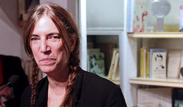 朋克教母帕蒂·史密斯向被盗书店捐签名本：我真的很喜欢书店