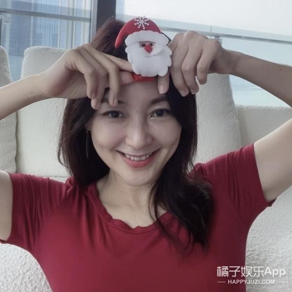 还记得《倚天屠龙记》里的小昭吗？44岁竟然活得如此精彩