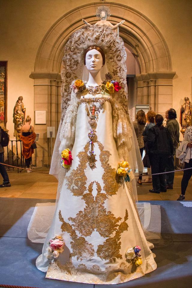 上海女装品牌乌丫与高定品牌Christian Lacroix合作推出胶囊系列