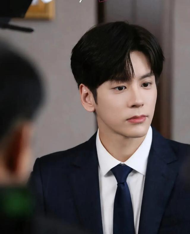 看了《国色芳华》才被帅到新生小生魏哲鸣你喜欢吗？