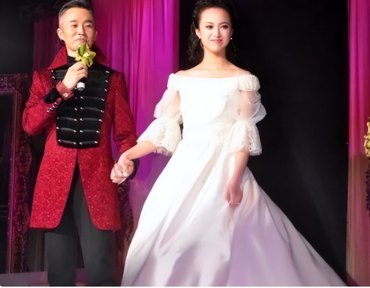 曝主持人程雷患肝病去世，年仅51岁，本尊晒合影回应，近况被曝光