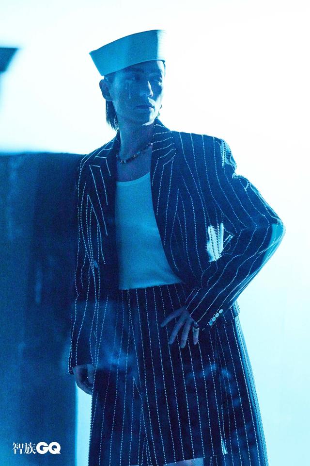 朱一龙 × 《智族GQ》封面,冷冽与狂野的完美碰撞