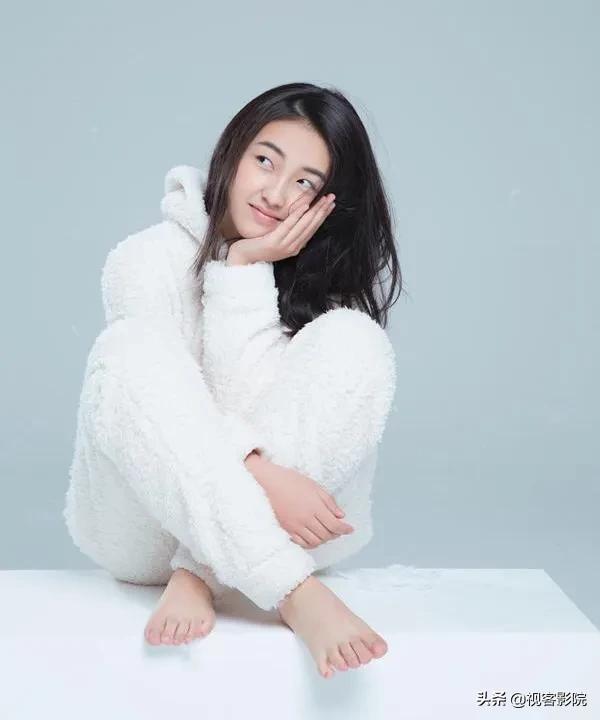 张子枫：20岁24次获奖45部作品，你和她隔着一份成熟