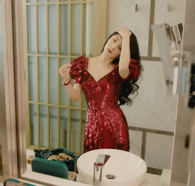 《爱的二八定律》首播！杨幂脸垮被吐槽油腻，跟许凯同框无CP感