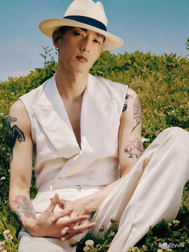 韩国男模朴成镇拍摄夏日写真集，潇洒不羁的帅气散发着荷尔蒙气息