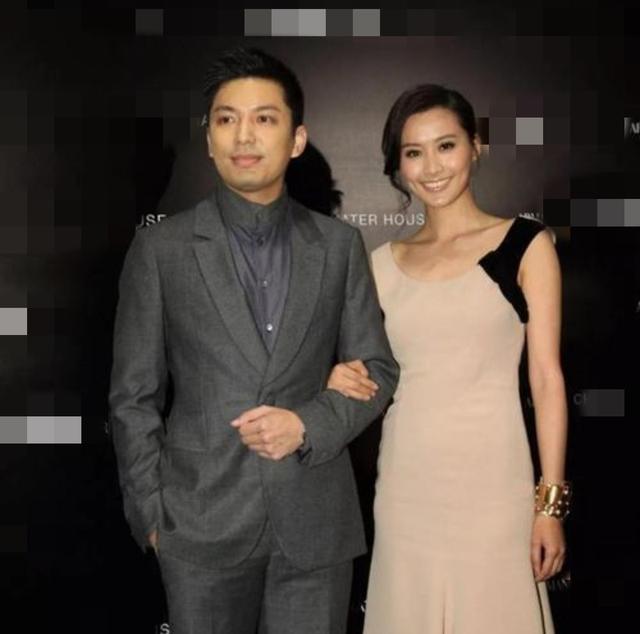 港姐陈法拉与二婚老公现身，两人牵手形影不离，背影不像孩子妈