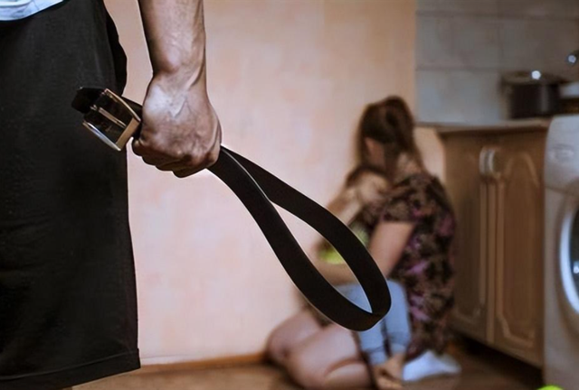 07年美女惨遭杀害，贴身衣物上发现3名男子DNA，凶手却是她的丈夫