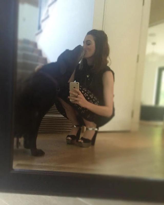 “人间尤物”安妮海瑟薇原来是个逗比？网友：哈哈哈一张嘴全破灭