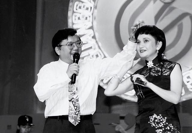 王静，抛弃一切和聂卫平结婚，离婚后独自抚养儿子，66岁孤身一人