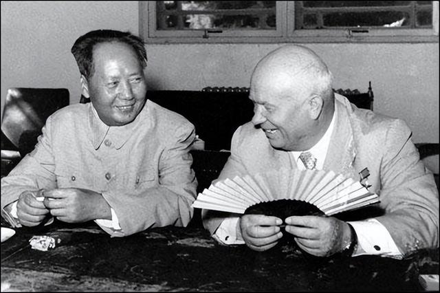 赫鲁晓夫 1954 年访华，送大礼许诺援助，后关系为什么会破裂？